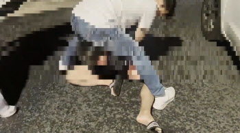 `셔츠룸` 강남 불법 전단 살포, 9급 공무원도 가담…무더기 검거