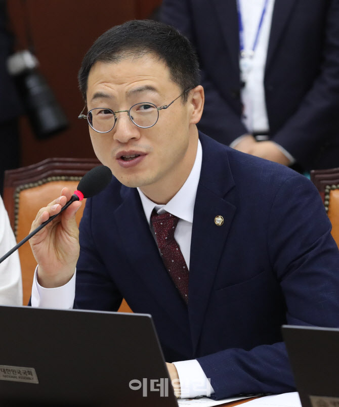 [포토]행안위, '인사말하는 김상욱 의원'