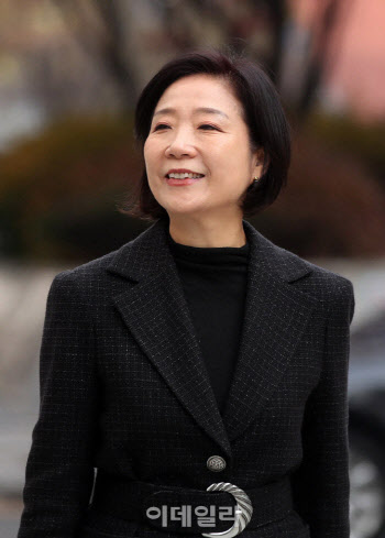 오영주 장관, 시장 상인 만나 민생경제 대책 논의