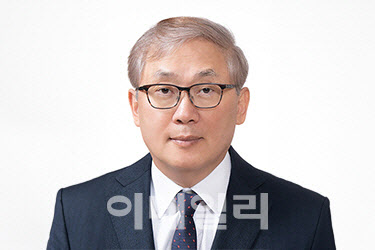 홍승면 전 부장판사, 최태원 SK 회장 이혼 변호인단 합류