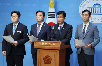 이재명 부부 검찰 소환요구…민주당 "정권수호 방탄수사 중단하라"