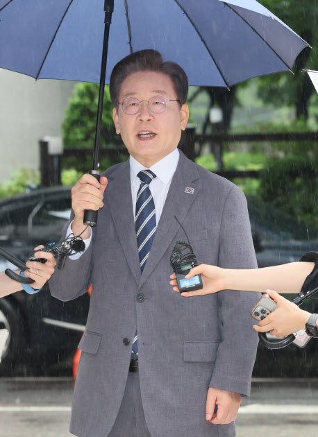 이재명 前대표, '법카 유용 의혹' 소환통보에 "치졸한 보복행위"