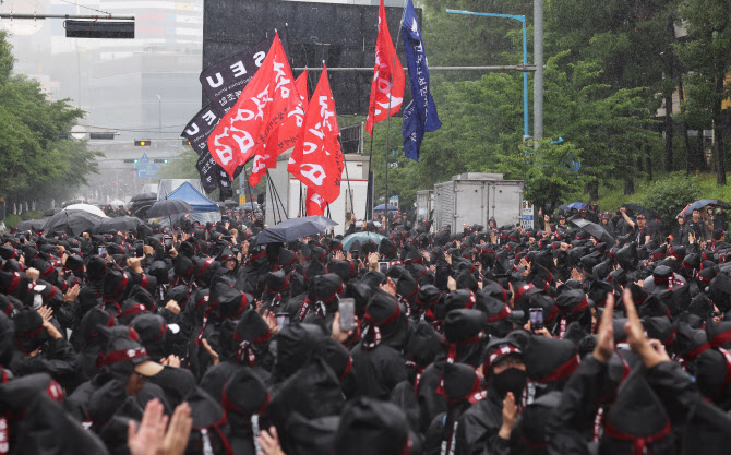 "이러다 다 죽는다"…생산 위협 떠오른 삼성노조 파업