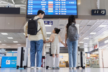 "여행 못 가면 '개근거지'라 부르는 한국 아이들"…외신도 주목