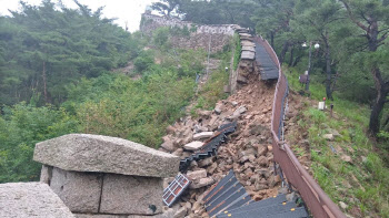 전국 곳곳에 ‘천둥·번개’ 동반한 비…체감온도 31도