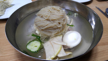 겨울 음식 냉면, 대한민국 여름 입맛을 점령하다[이우석의 食史]