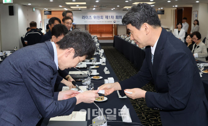 [포토]이주호 사회부총리, 라이즈 위원회 제1차회의 참석