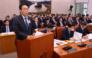 농해수위 '후쿠시마 오염수' 공방…해수부 "안전성 검사서 이상 없다" (종합)