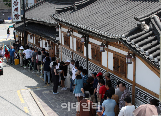 [포토]붐비는 삼계탕집 앞