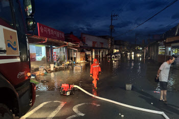 하루 벼락만 4500번… 전남서 기록적 낙뢰에 화학업체 정전