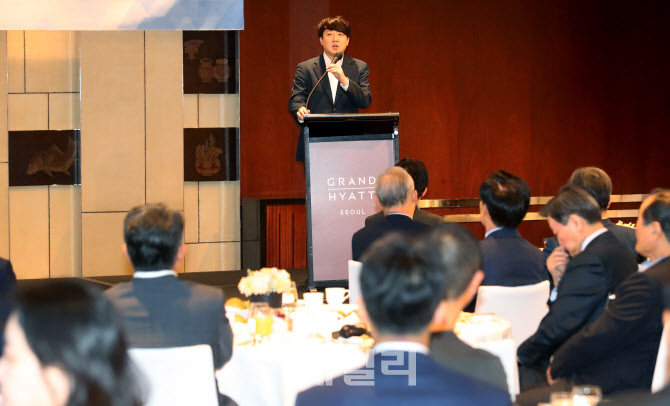 [포토]거부할 수없는 미래란 주제로 강연하는 이준석 의원