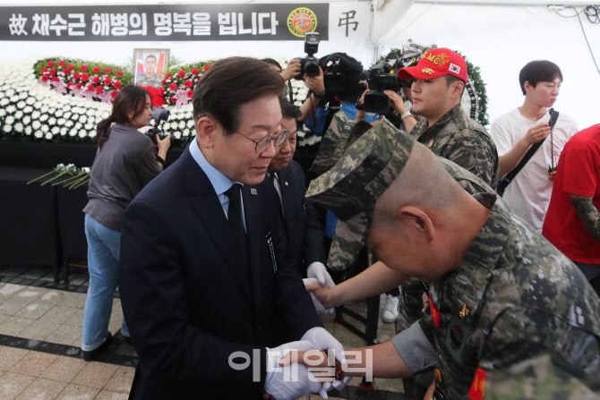 [포토]이재명 전 대표, 해병대 예비역 단체 관계자 격려