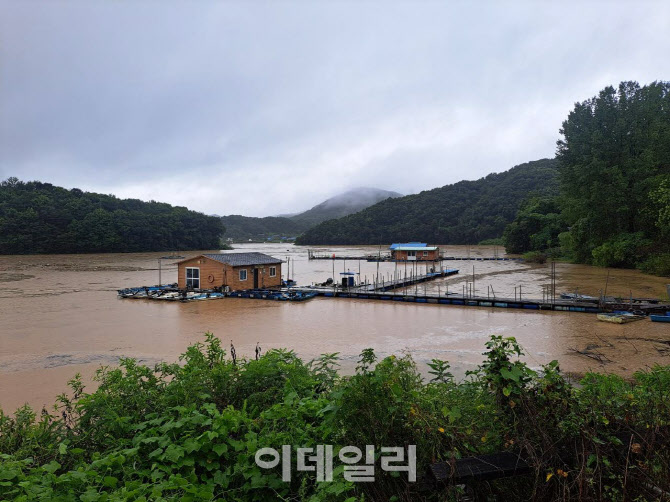 안성 고삼저수지서 낚시배 전복, 2명 실종