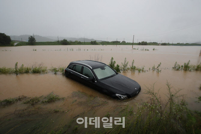 [포토]침수로 버려진 차량