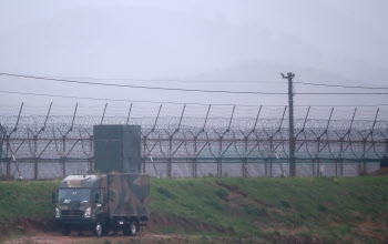 軍 "北 또 풍선 부양 준비…오후 4시부터 확성기 방송 지속 시행"