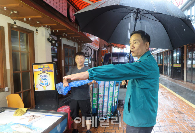 [포토] 집중호우 점검하는 조성명 강남구청장