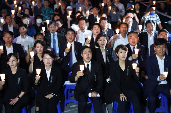 채해병 순직 1주기…국회선 '尹탄핵 청문회', 밖에선 '촛불 문화제'