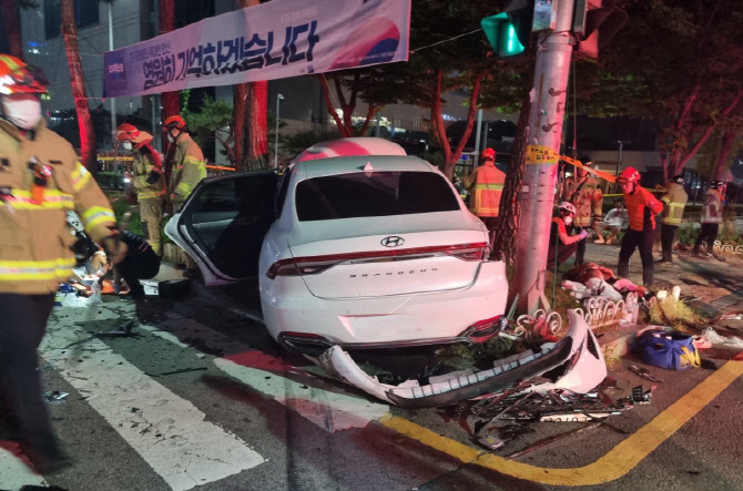 '6·25 폭주' 구경하던 행인 중상…사고 피해 키운 폭주족들 검거