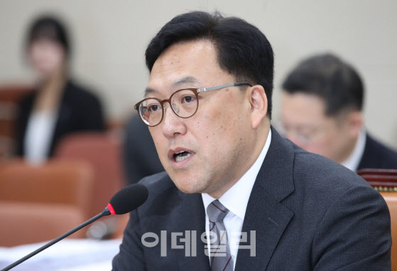 김병환 "소상공인 대출 만기연장 검토…부동산 PF 구조 바꿀 것"