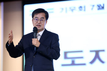 김동연 "피의자 김건희 여사가 검찰 소환..특검은 이제 '외길'"