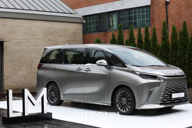 [포토]렉서스가 출시한 MPV 'THE ALL-NEW LM 500h'