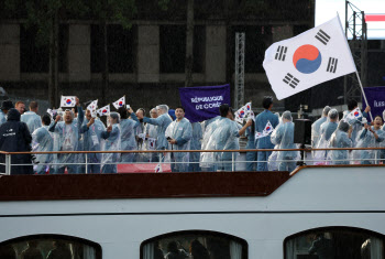 IOC `북한 호명 실수` 유인촌 문체부 장관에 공식 사과 서한 전달