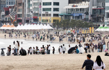 부산 수영구, 해수욕장 일대 불법 숙박업 단속…80곳 고발 조치