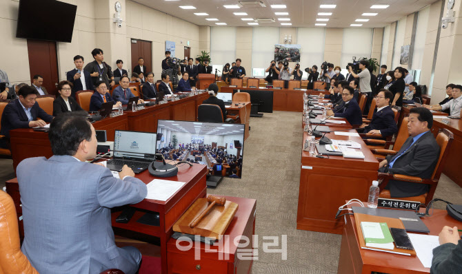 [포토]신원식 국방부 장관 등 정부측 인사 없이 열린 국회 국방위원회 전체회의