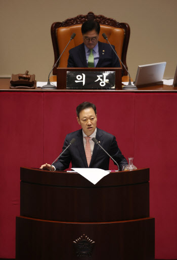 '與 초선' 박수민, 16시간 필리버스터…최장 기록 경신