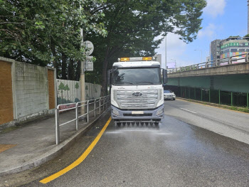 "이번주도 너무 덥네"…서울 자치구, 폭염 대비 '박차'[주간 동네방네]