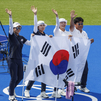 尹대통령, 양궁 대표팀에 축하 메시지…“세계최강 궁사의 진면목”