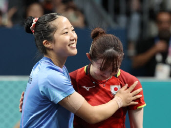 日, 신유빈에 빠졌다 “메달 놓친 사람이 승자 축하…인상적” [파리올림픽]