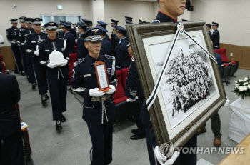 국방부 장관 '실미도 사건' 53년 만에 사과한다