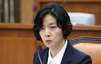 이숙연 대법관 후보, 청문보고서 채택…동의안 오후 자율투표