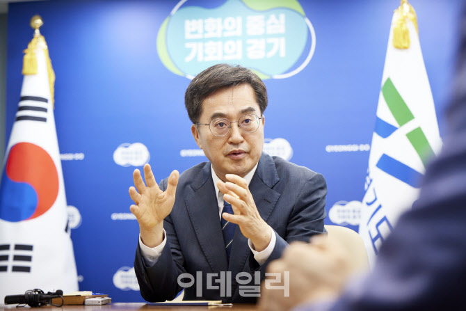 '친문 빅텐트' 넓히려는 김동연, 김경수 사면 촉구