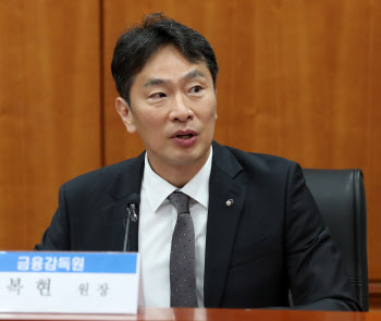 이복현 “지배주주 이익 우선하는 경영 반복…스튜어드십 코드 적극 이행”