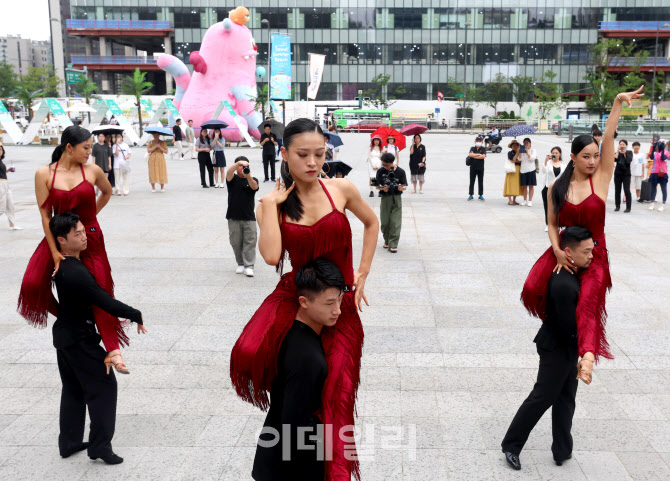 [포토]광화문 광장 댄스 콘서트