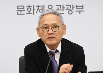 유인촌 장관, '비계 삼겹살' 논란 제주 관광 현장 점검한다