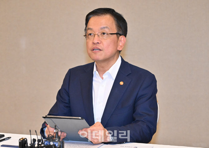 [포토]최상목 경제부총리, 부동산관계장관회의 주재