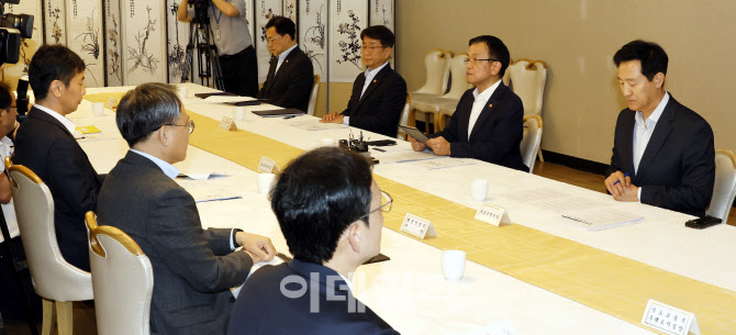 [포토]정부, 부동산관계장관회의에서 국민주거안정을 위한 주택공급 확대방안 논의 시작