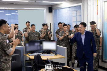 휴일 갑자기 출근시키는 軍, 간부 밥값이라도 제대로 줘야[김관용의 軍界一學]