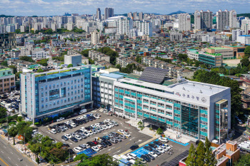 구로구 "100세 이상 어르신 부양 가정에 효행수당 드려요"[동네방네]