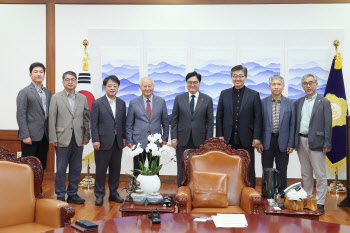 우원식 의장 "대화·평화 목소리 위축된 한반도 상황 변화 필요"