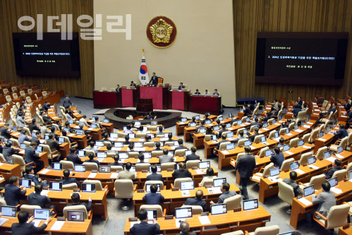 민주당 "28일 본회의 개최하면 민생법안 처리"