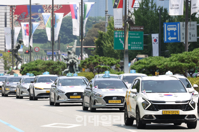 [포토]호국영웅택시 카퍼레이드