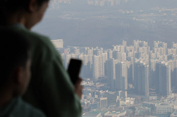 [마켓인]직방에 몰린 투자금 3000억, 프롭테크 불황에 회수 어쩌나