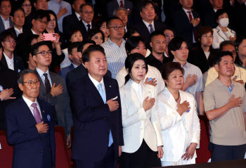 “되찾은 나라, 더 큰 대한민국”…광복 경축식 2000여명 참석