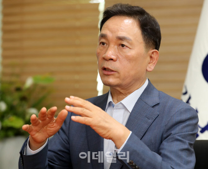 "흉물 현수막 단속·오래된 건물 승강기 설치..구민불편 해소 최선"