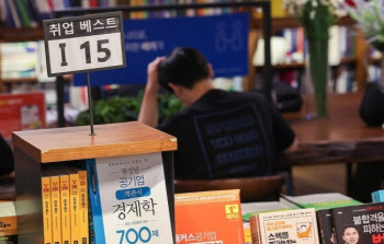 "아무것도 하기 싫어요"…구직 포기 '청년 백수' 역대 최다