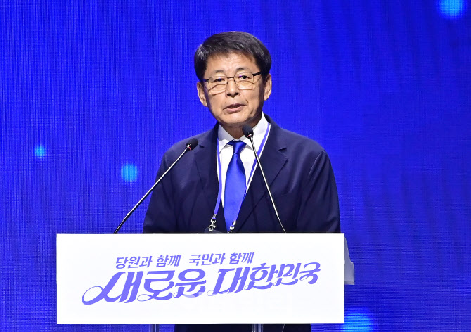 [포토]제1차 정기전국당원대회에서 개회선언하는 서삼석 더불어민주당 임시의장